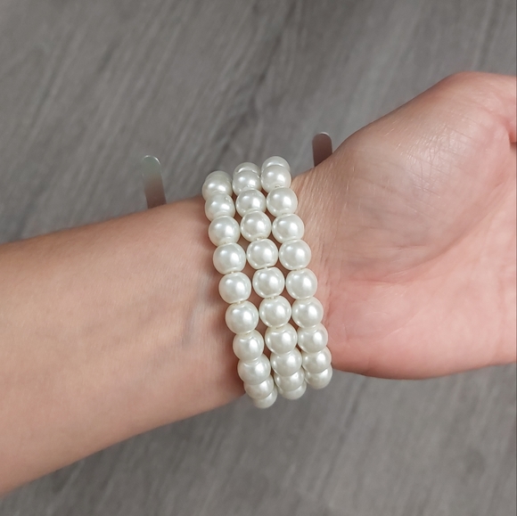 3 Strand Pearl Corsage Wristlet - Picture 3 of 3